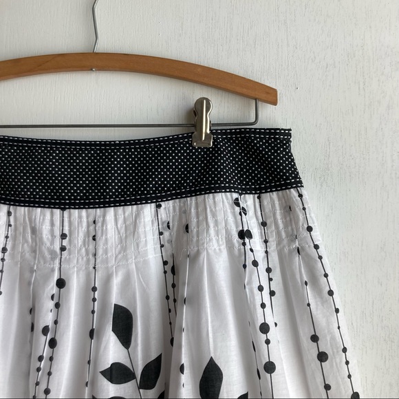 Brannan White with black and green floral accents Skirt, Sz - 10 - Picture 3 of 13